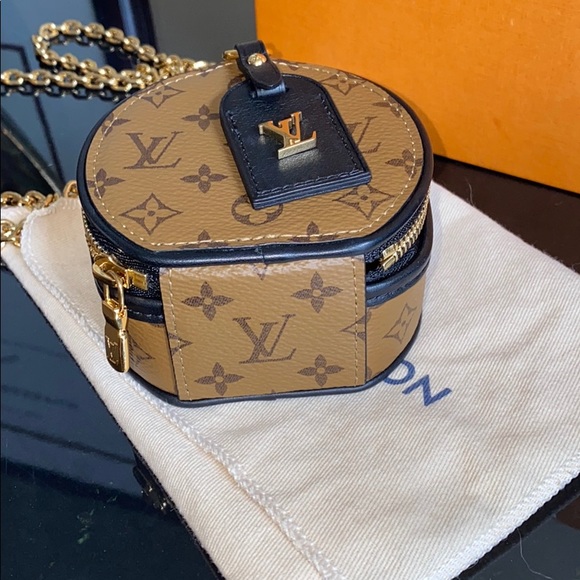 Louis Vuitton Boite Chapeau Necklace - Picture 5 of 10